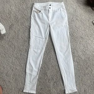 White skinny jeans